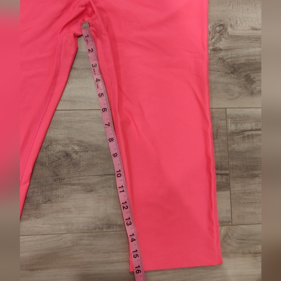 NWT Pink Under Armour Heat Gear Capri - Picture 4 of 7
